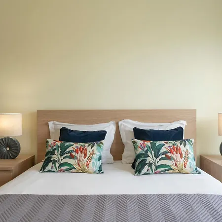 Girassol By An Island * Порту-Санту